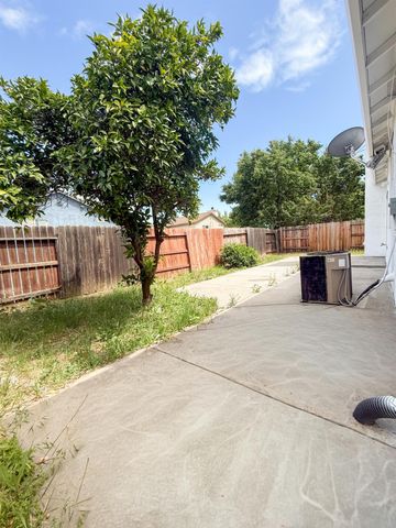 8226 Windmill Oaks Pl, Antelope, CA 95843