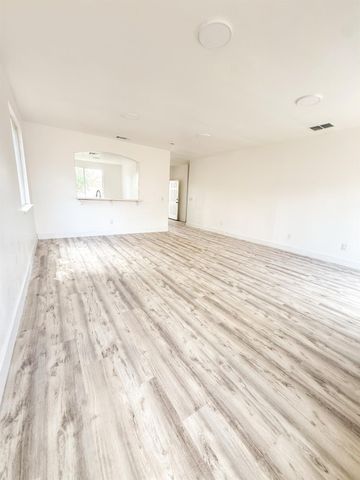 8226 Windmill Oaks Pl, Antelope, CA 95843