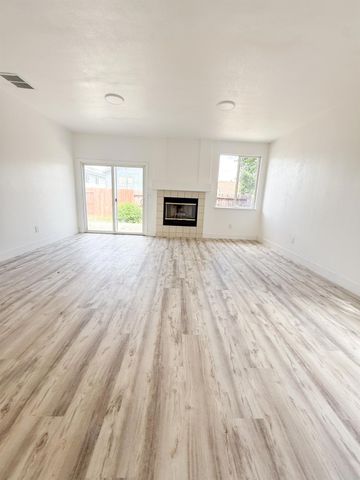 8226 Windmill Oaks Pl, Antelope, CA 95843