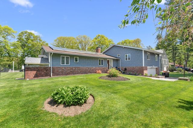 59 Briarcliff Rd, Brockton, MA 02301