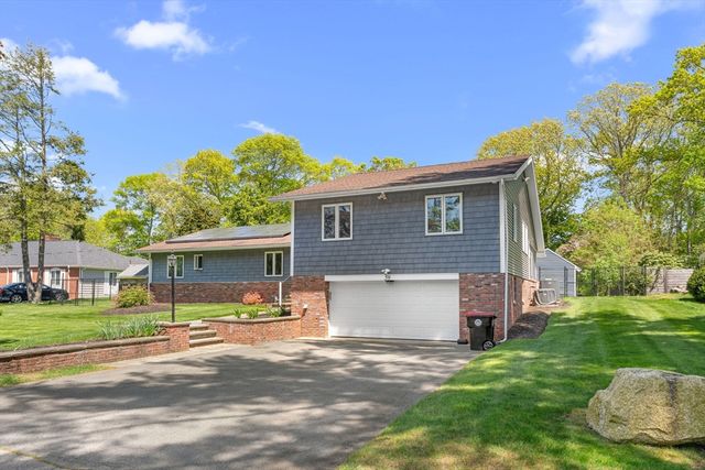 59 Briarcliff Rd, Brockton, MA 02301