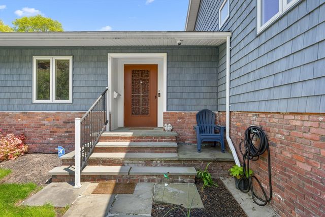 59 Briarcliff Rd, Brockton, MA 02301