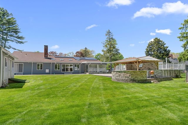 59 Briarcliff Rd, Brockton, MA 02301