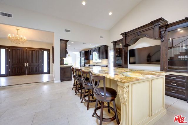 18519 Linnet Street, Los Angeles, CA 91356