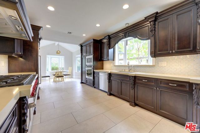 18519 Linnet Street, Los Angeles, CA 91356