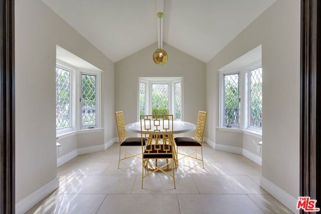 18519 Linnet Street, Los Angeles, CA 91356