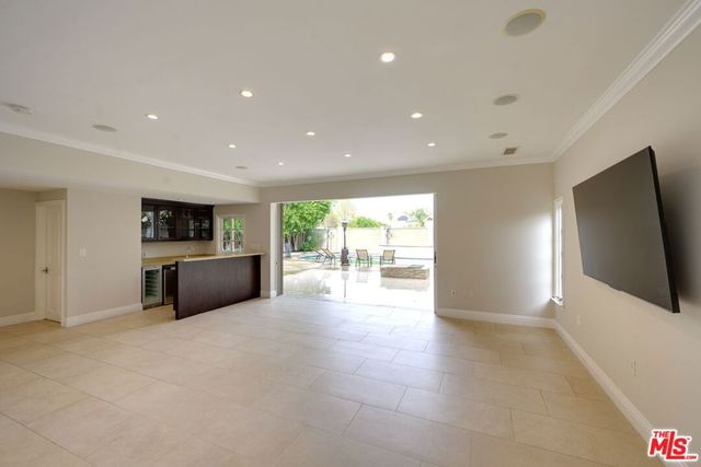 18519 Linnet Street, Los Angeles, CA 91356