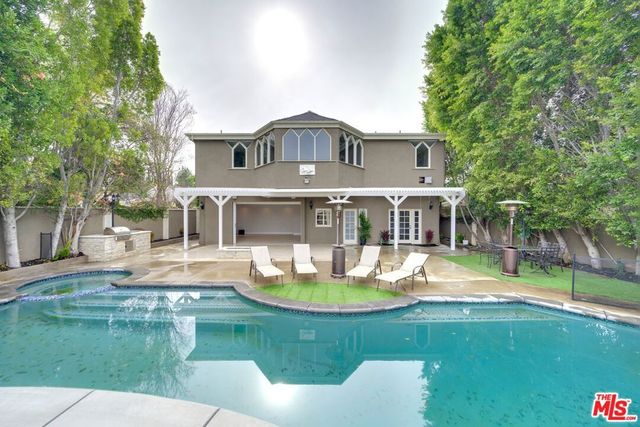 18519 Linnet Street, Los Angeles, CA 91356