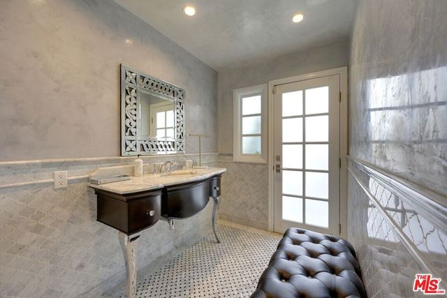 18519 Linnet Street, Los Angeles, CA 91356