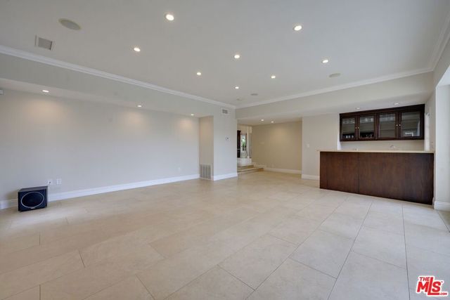 18519 Linnet Street, Los Angeles, CA 91356