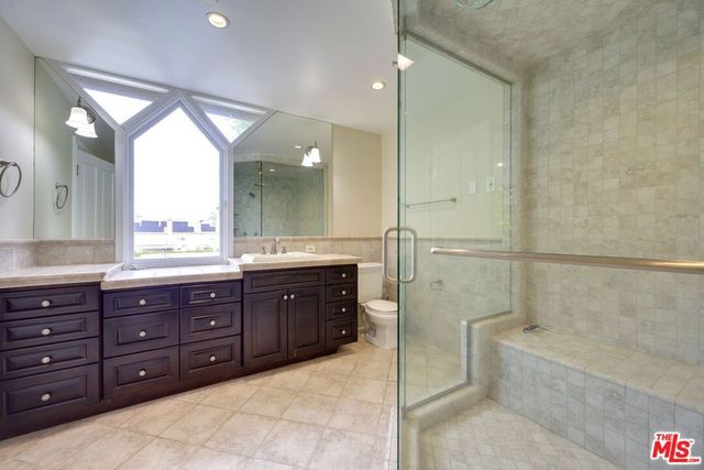 18519 Linnet Street, Los Angeles, CA 91356