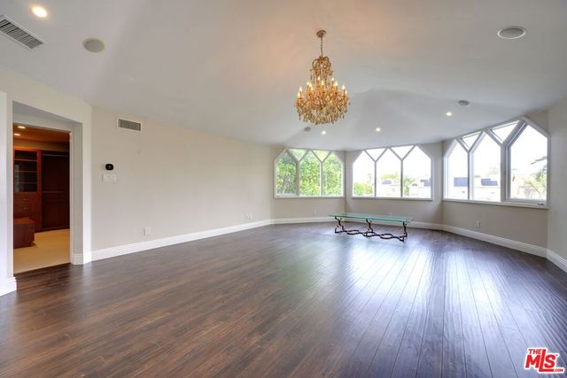 18519 Linnet Street, Los Angeles, CA 91356