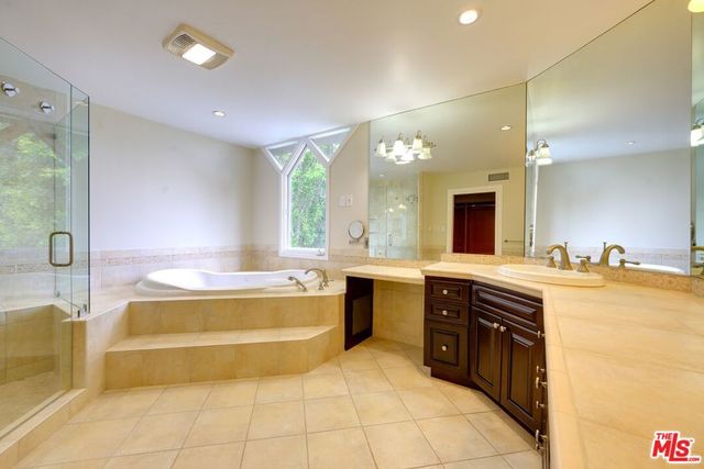 18519 Linnet Street, Los Angeles, CA 91356