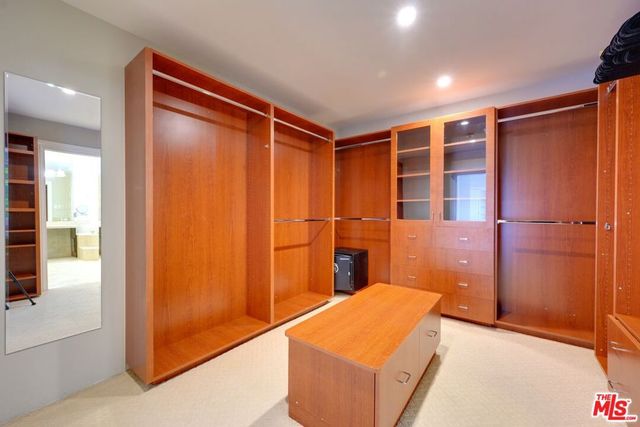 18519 Linnet Street, Los Angeles, CA 91356
