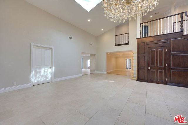 18519 Linnet Street, Los Angeles, CA 91356