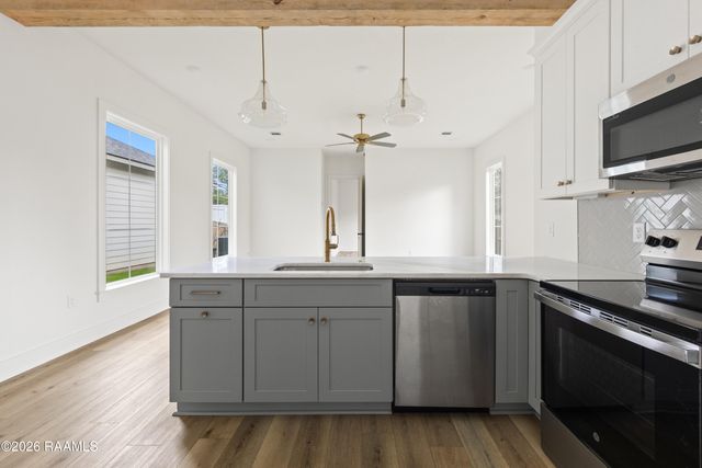 121 Mayberry Grove Street, Youngsville, LA 70592