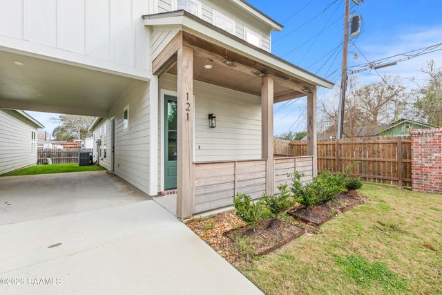 121 Mayberry Grove Street, Youngsville, LA 70592