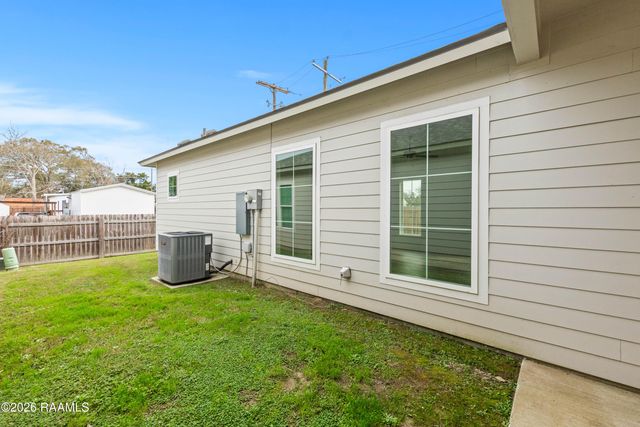 121 Mayberry Grove Street, Youngsville, LA 70592