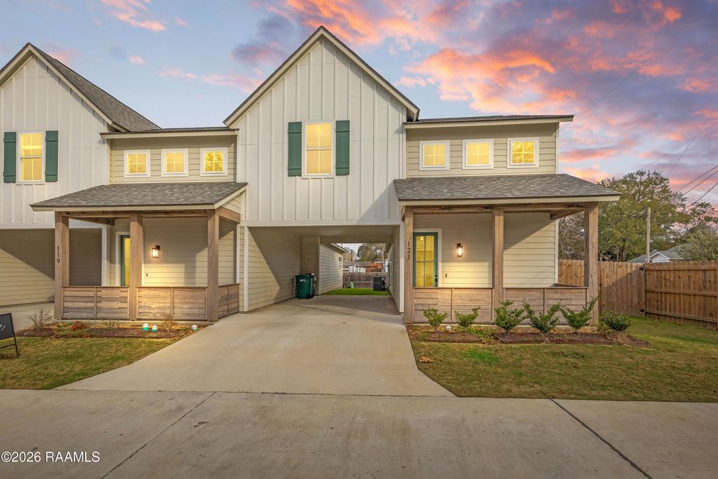 121 Mayberry Grove Street, Youngsville, LA 70592