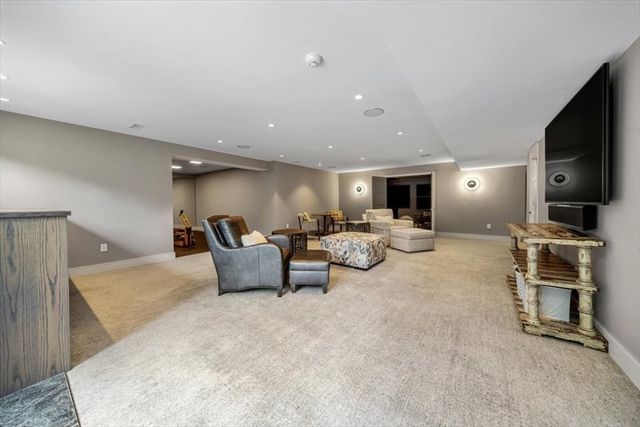 2 Black Rock Dr, Hingham, MA 02043