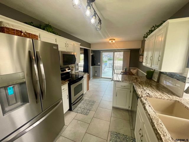 3010 N 202Nd Street, Elkhorn, NE 68022