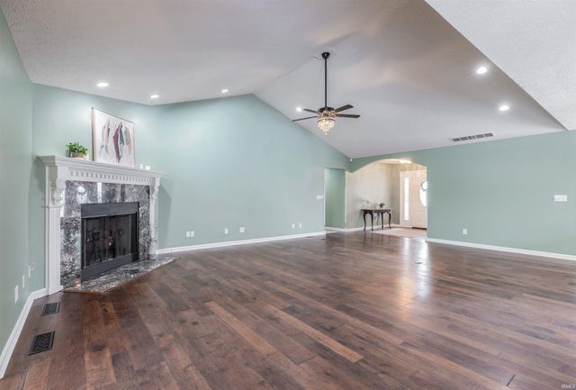 9120 Clear Creek Drive, Evansville, IN 47711