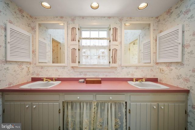 15584 SECOND ST, Waterford, VA 20197