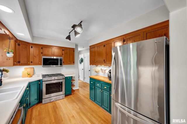 222 E NORTH LAKEVIEW Drive, East Peoria, IL 61611