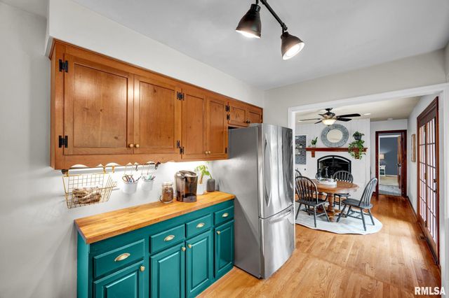 222 E NORTH LAKEVIEW Drive, East Peoria, IL 61611