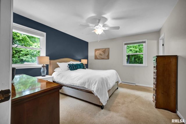 222 E NORTH LAKEVIEW Drive, East Peoria, IL 61611