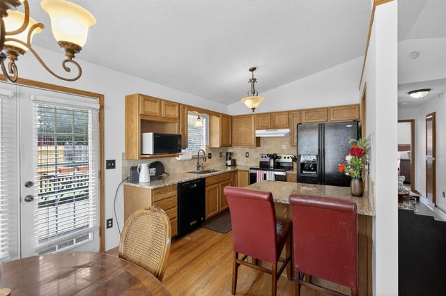 1744 N Country Walk Ln, Mulvane, KS 67110