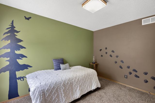 1744 N Country Walk Ln, Mulvane, KS 67110
