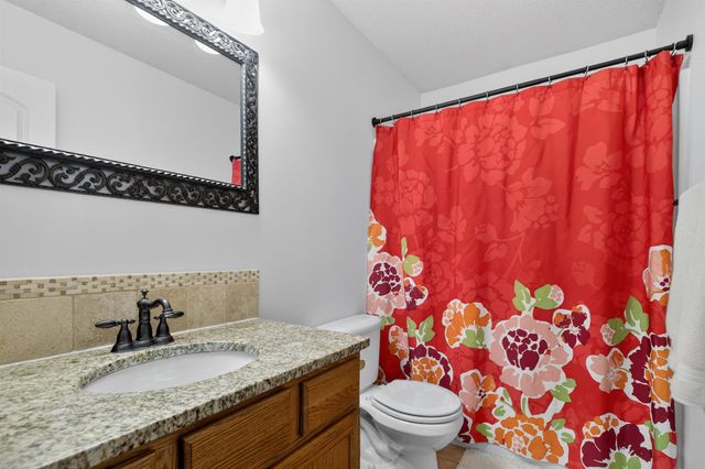1744 N Country Walk Ln, Mulvane, KS 67110
