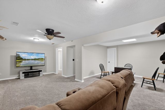 1744 N Country Walk Ln, Mulvane, KS 67110