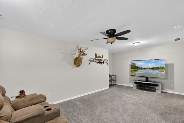 1744 N Country Walk Ln, Mulvane, KS 67110
