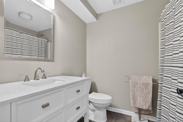 1744 N Country Walk Ln, Mulvane, KS 67110