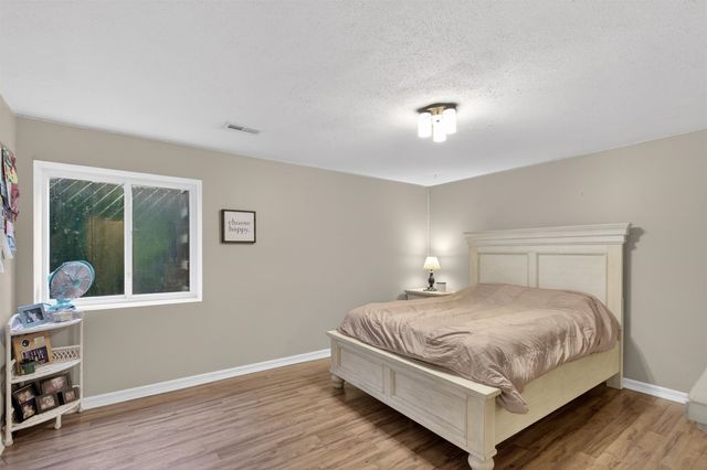 1744 N Country Walk Ln, Mulvane, KS 67110