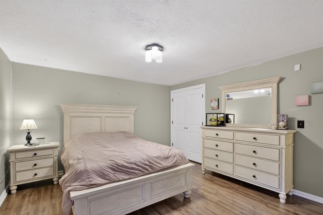 1744 N Country Walk Ln, Mulvane, KS 67110