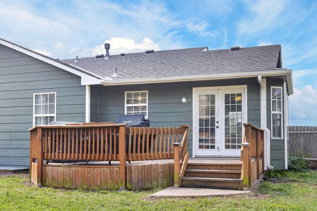 1744 N Country Walk Ln, Mulvane, KS 67110
