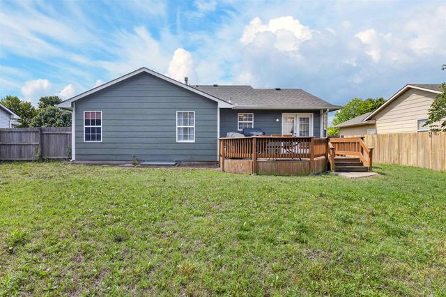 1744 N Country Walk Ln, Mulvane, KS 67110