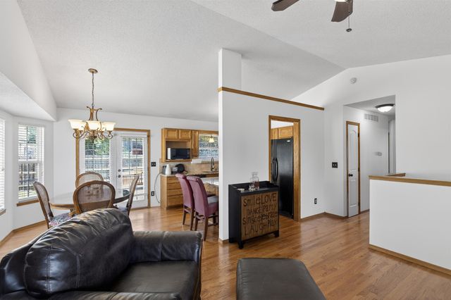 1744 N Country Walk Ln, Mulvane, KS 67110