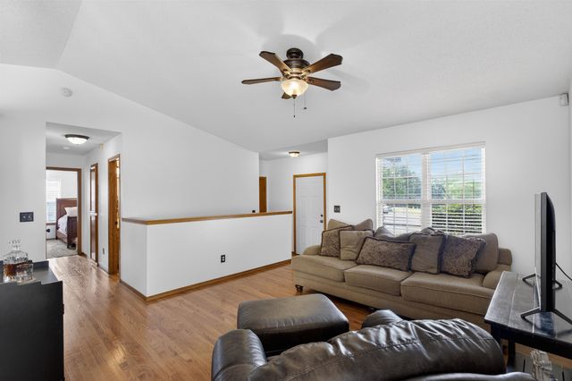 1744 N Country Walk Ln, Mulvane, KS 67110