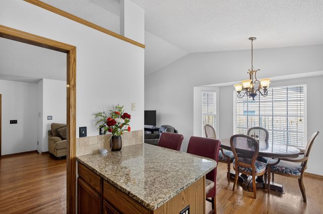 1744 N Country Walk Ln, Mulvane, KS 67110