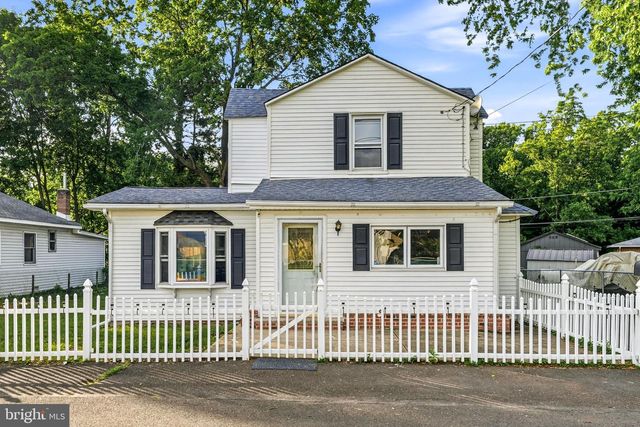 1938 PARKVIEW AVE, Bristol, PA 19007
