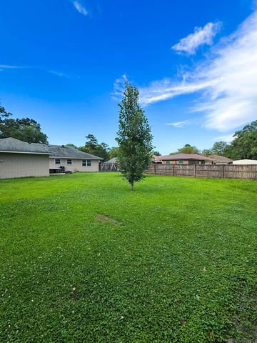 8994 Cedar Springs Ave, Denham Springs, LA 70726
