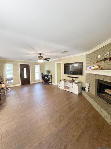 8994 Cedar Springs Ave, Denham Springs, LA 70726