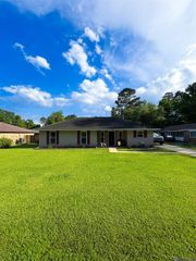 8994 Cedar Springs Ave, Denham Springs, LA 70726