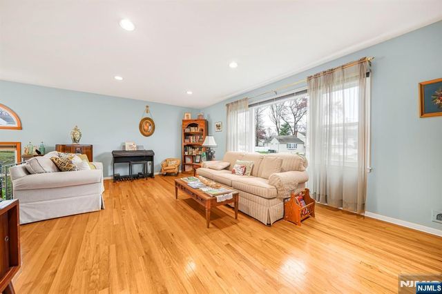 9 Allison Court, Wayne, NJ 07470