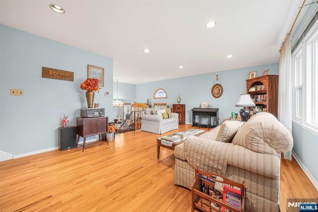 9 Allison Court, Wayne, NJ 07470