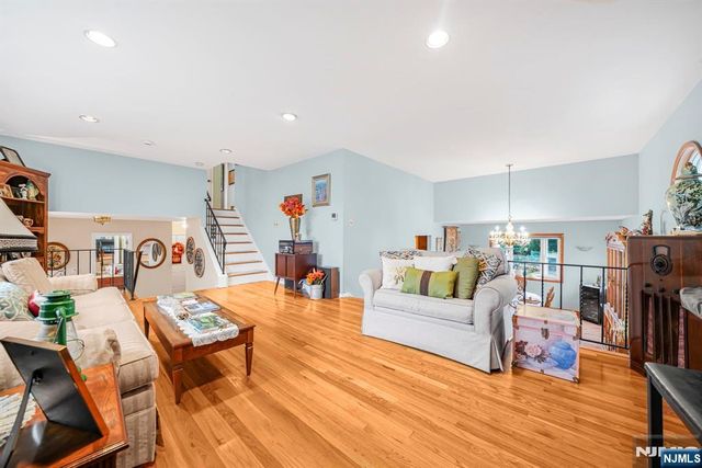 9 Allison Court, Wayne, NJ 07470